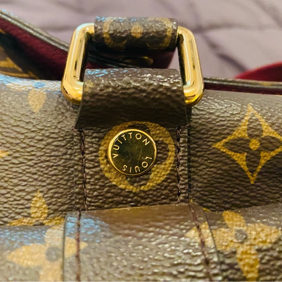 Louis Vuitton Manhattan NM in Raisin EUC - Picture 3 of 14